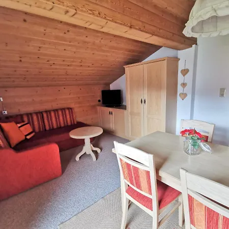 Haus Steinkarblick Und Berghaeusl בית הארחה 3*
