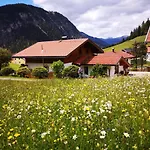 Haus Steinkarblick Und Berghaeusl بيت ضيافة بيروانغ