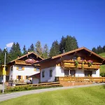 Haus Steinkarblick Und Berghaeusl بيت ضيافة بيروانغ