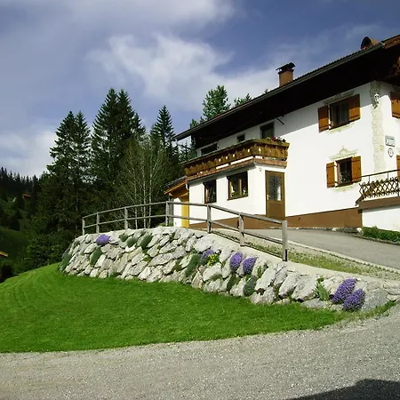 Gasthuis Haus Steinkarblick Und Berghaeusl Berwang